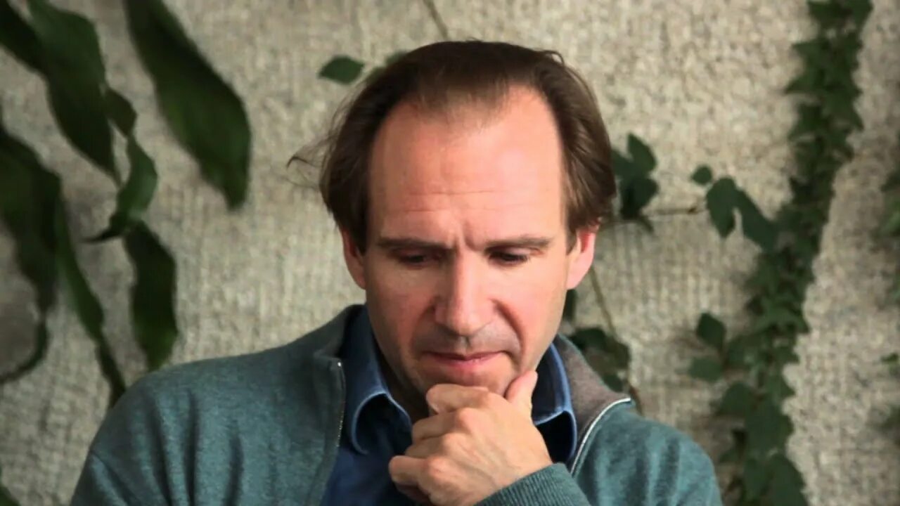 Интервью фильм. Сергей лазарев барнаул. Сергей лазарев барнаул. Интервью 2013. Рэйф файнс сейчас 2022.