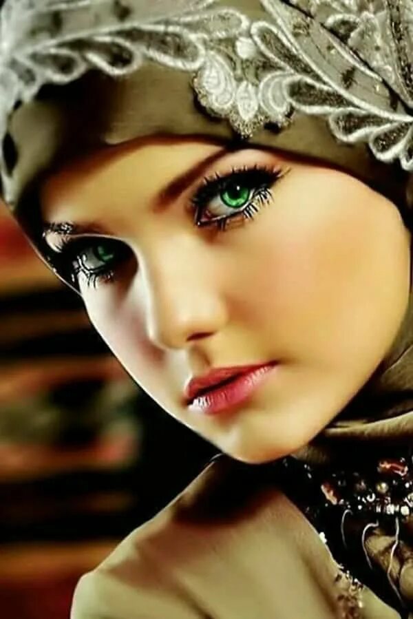 Красивые глаза. Зелёные глаза у девушек. Девушка с зверинимы глазами. Красавицы с зелеными глазами. Шпехт красивые глаза