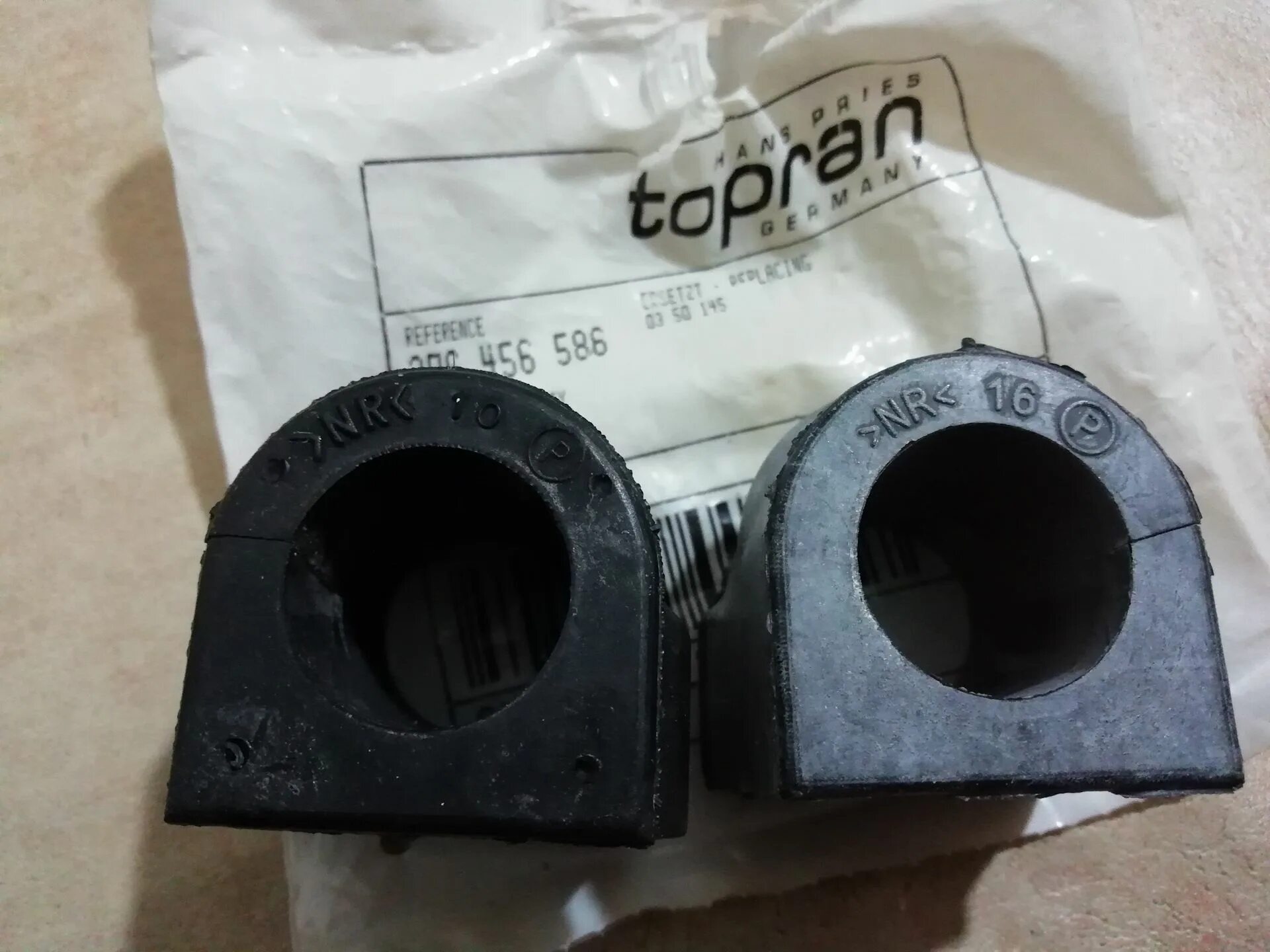 Втулки стабилизатора передний w166. 431-41003 втулка стабилизатора. Замена втулок переднего стабилизатора. Втулка для стабилизатора в авто. Втулки стабилизатора логан 2.