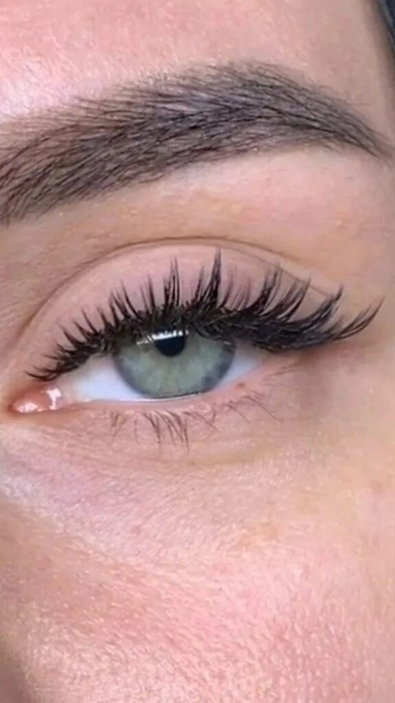 мокрый лисий эффект ресниц. эффект мокрая лиса ресницы фото. нарощенные ресницы острая лиса. реснички наращивание лисий эффект мокрый. мокрый эффект в наращивании ресниц.
