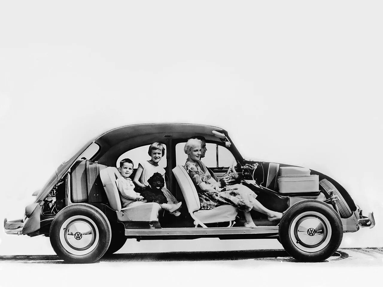 Volkswagen первый автомобиль. Первый Фольксваген Жук. Фольксваген 1936.