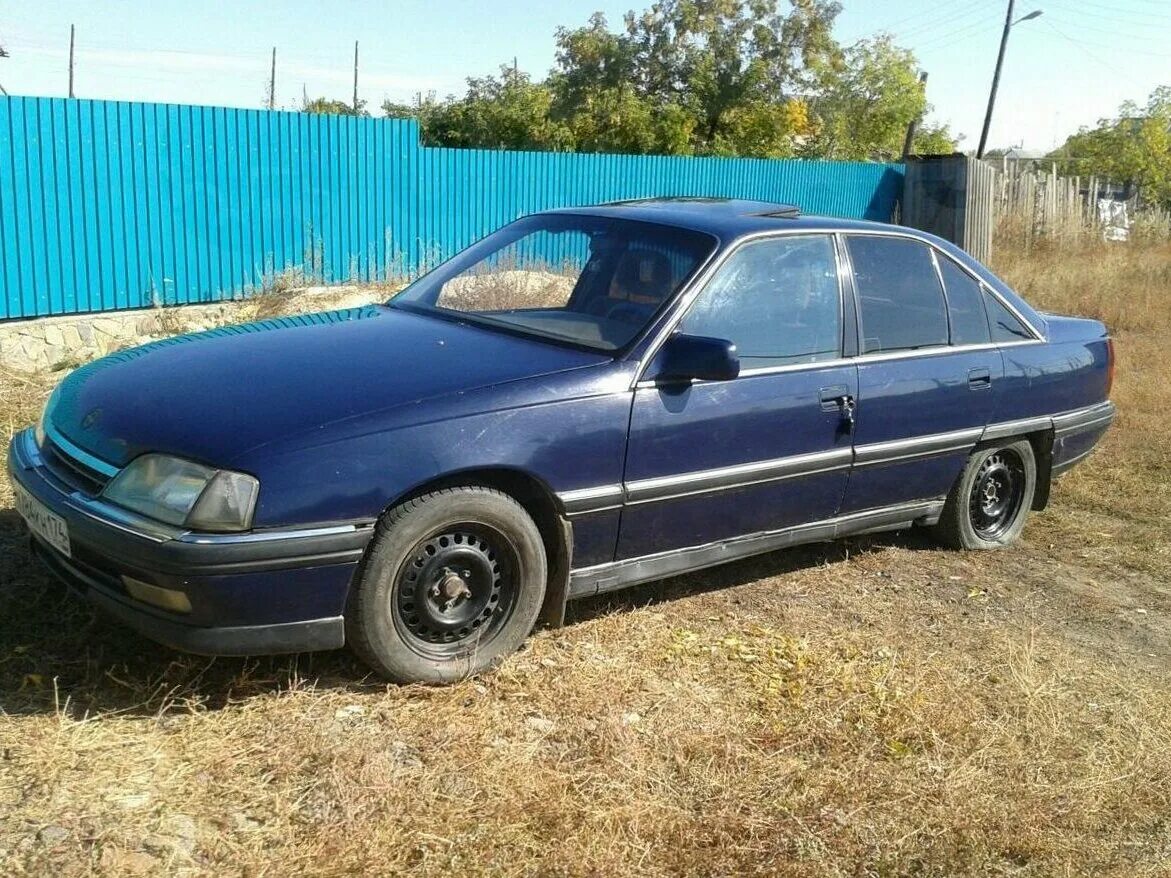 Opel Omega a (1984—1994) седан. Опель 1992. Опель 1992 года выпуска.