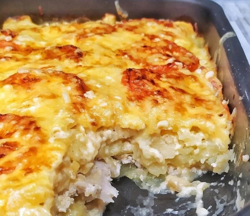 Мясо по французски с картошкой пошаговый. Рыба по капитански. Картошка по капитански. Картошка по капитански в духовке. Картошка по капитански с курицей.