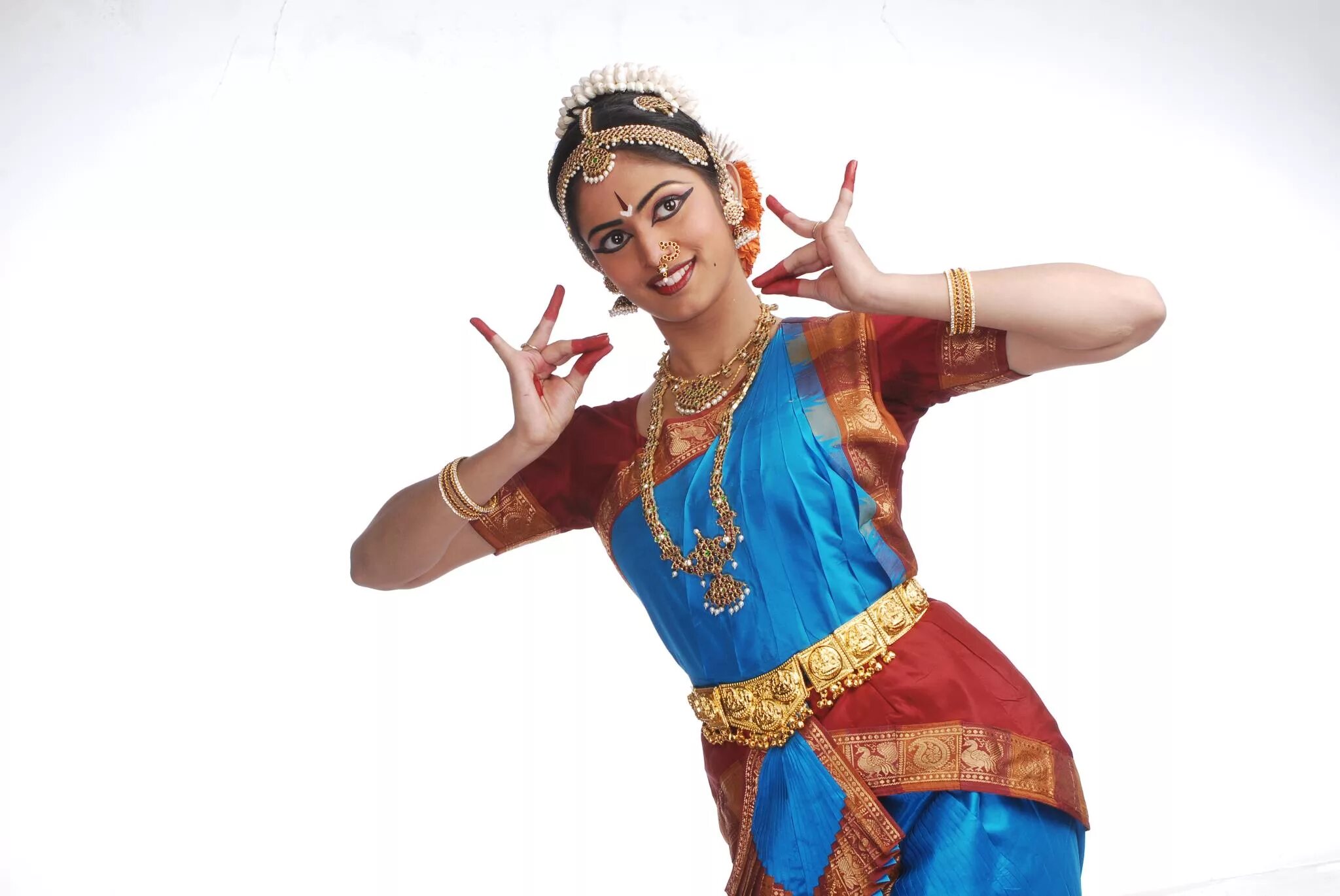 Анжелина эрнестовна воронцова. Восточные танцы. 2 балерины. Индийская девушка танцует. Танцовщица 2.