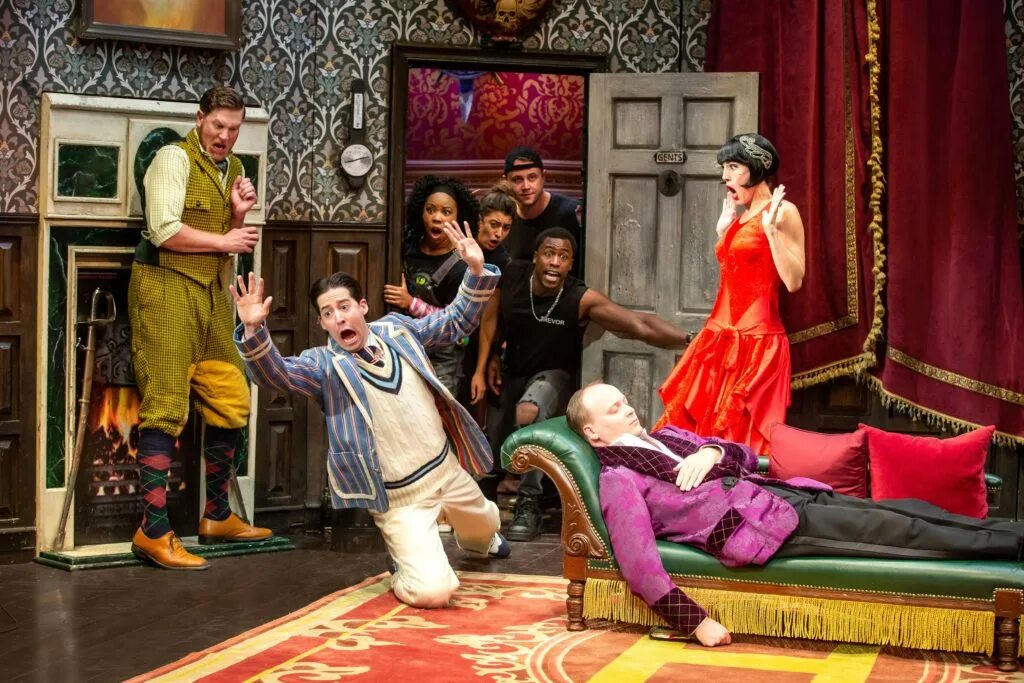 The Play that goes wrong. Play. The goes wrong show. The Play that goes wrong banner. Playing wrong