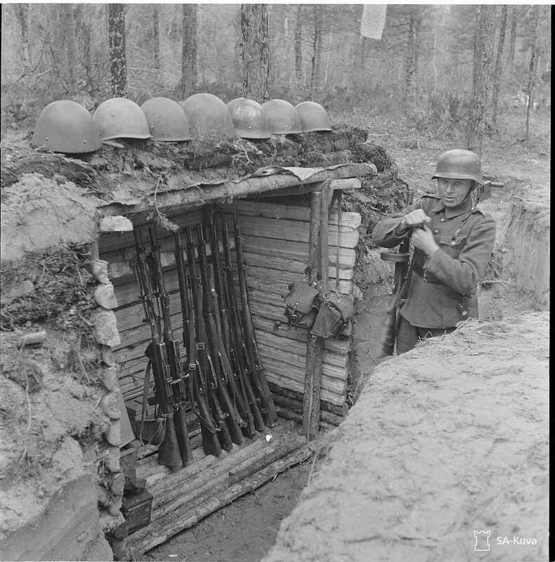 историческая реконструкция на сапун горе. штурм блиндажа. штурм блиндажа. штурм блиндажа. сурский рубеж окопы землянка.