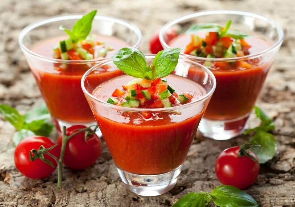 Got 15 minutes? You can make this simple, delicious Spanish Gazpacho Soup! BEST 