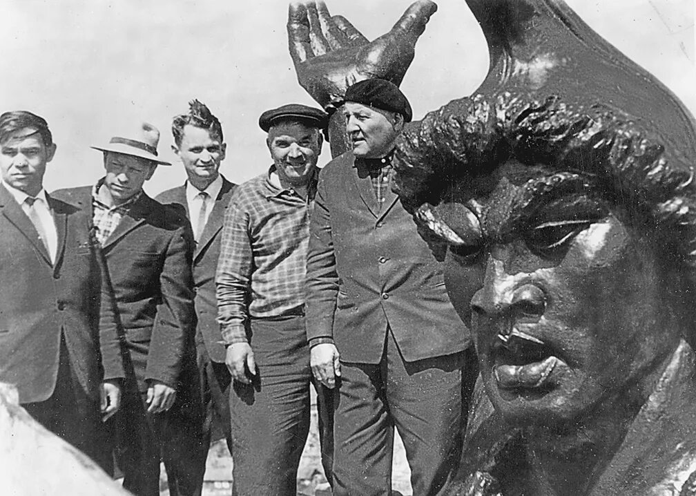 Тавасиев скульптор. Памятник салавата юлаева тавасиев. Тавасиев, сосланбек дафаевич скульптуры. Тавасиев скульптор. Тавасиев скульптор.