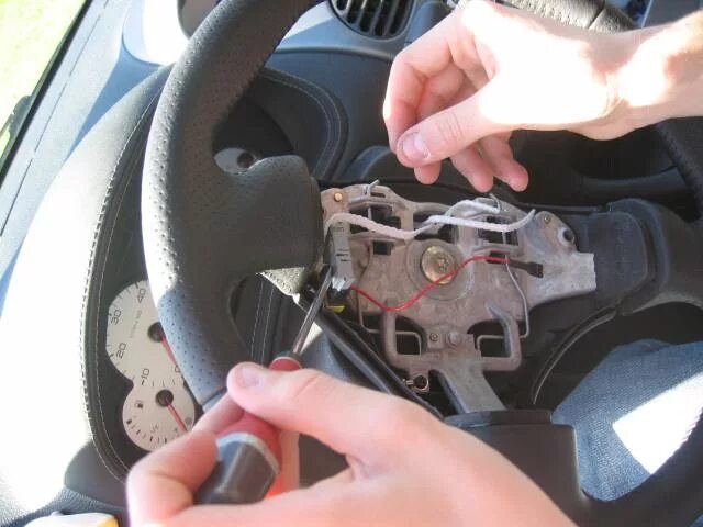 Как снять рулевую пежо 206 замена рулевых наконечников Peugeot 206, 1,1 л, 2003 года своими руками DRIVE2