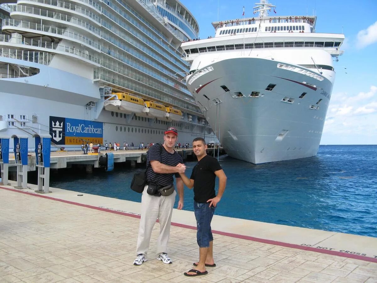 Msc magnifica круизный лайнер. Wonder of the seas лайнер круизный. Сколько зарабатывает круизный лайнер. Персонал круизного лайнера. Одежда для круиза на лайнере.