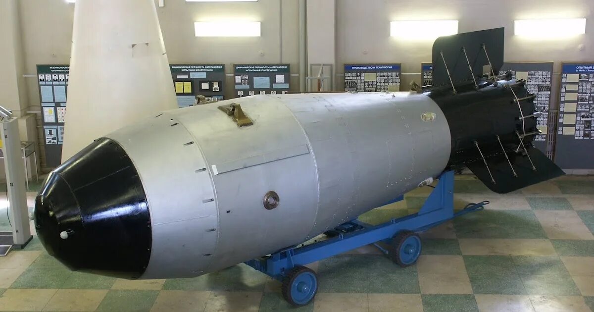 Самая мощная водородная бомба. Ан602 царь-бомба. Царь бомба водородная бомба. Водородная бомба в СССР. Термоядерная бомба ан602.
