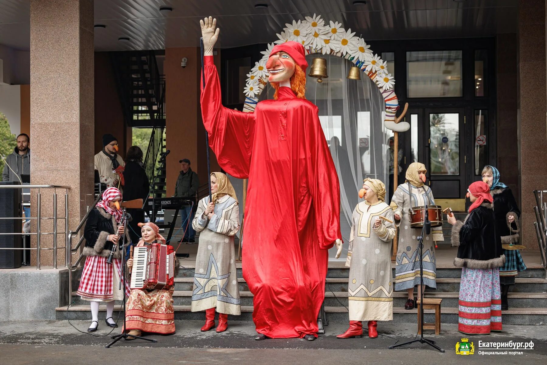 Праздник города екатеринбург. Фестивали в екатеринбурге 2024. Новогодняя елка екатеринбург 2022. Масленица в екатеринбурге 2023. Центр культуры и искусств «верх-исетский».