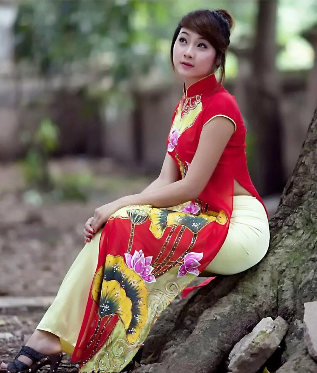 Vietnamese girl. Вьетнамские женщины. Вьетнамки женщины. Вьетнам девушки. Вьетнамки женщины красивые.