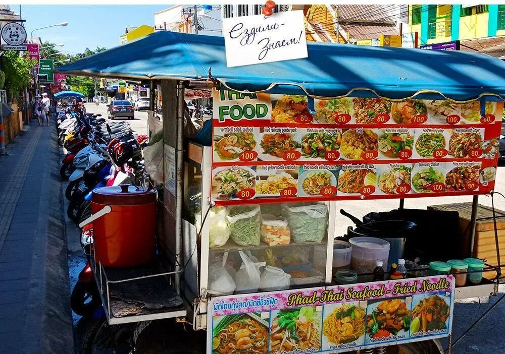 Тайланд июль стоит ехать. Стрит фуд Пхукет. Рынок стрит фуда Патонг. Еда на Пхукете. Рынок уличной еды Пхукет.