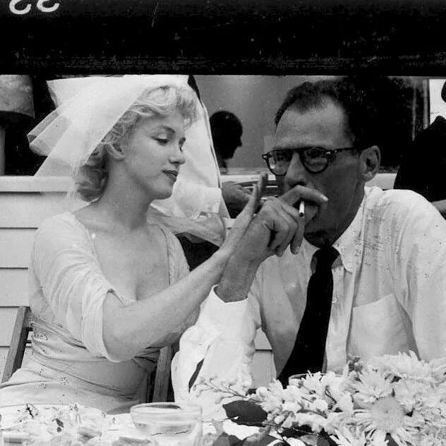 1956 — Свадьба Мэрилин Монро и Артура Миллера.. Мэрилин Монро свадьба с Миллером.