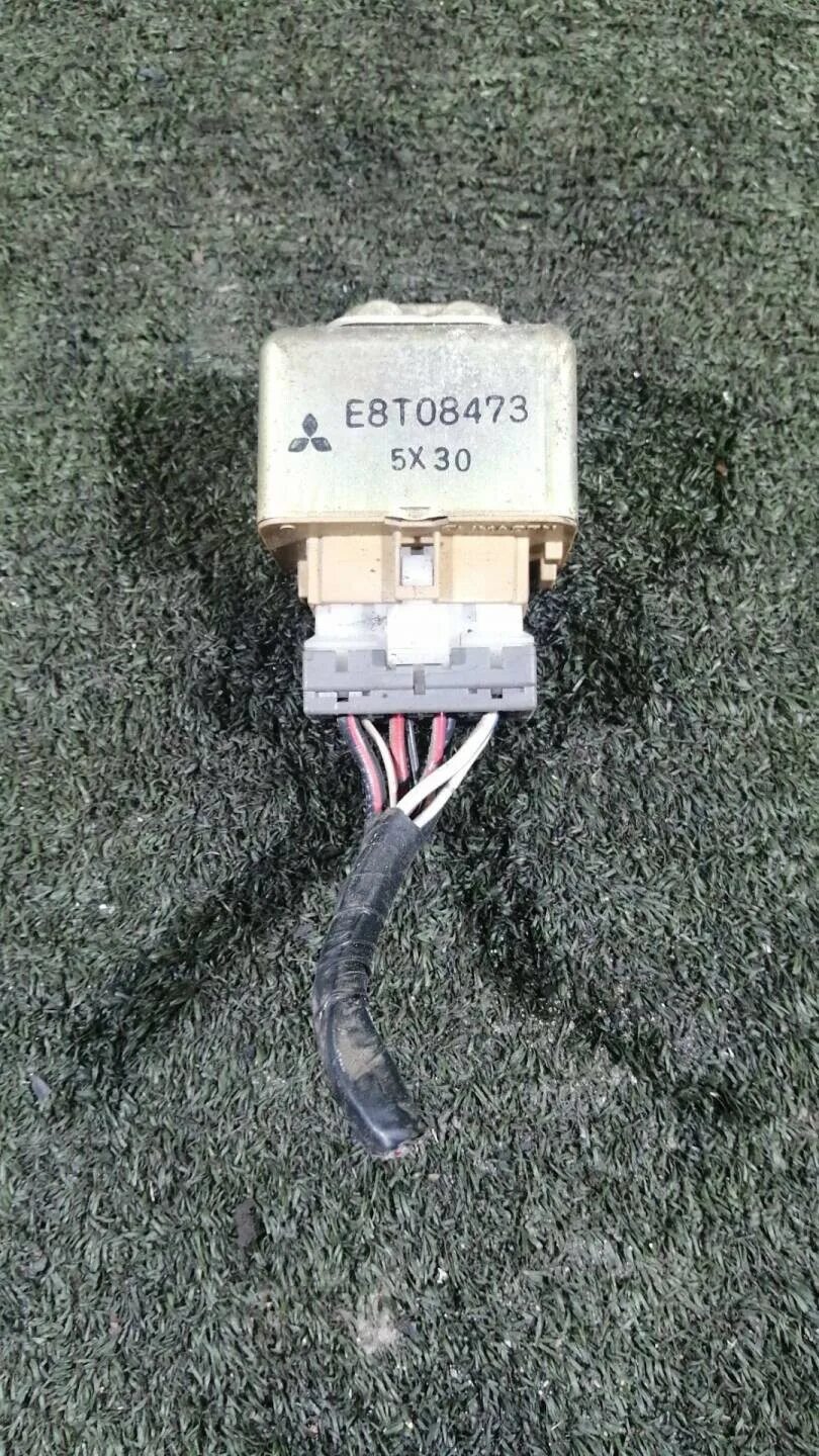 Реле mr405835. Реле бензонасоса митсубиси кольт. Mitsubishi mr312504 реле. Митсубиси реле топливного насоса. Реле бензонасоса митсубиси каризма.