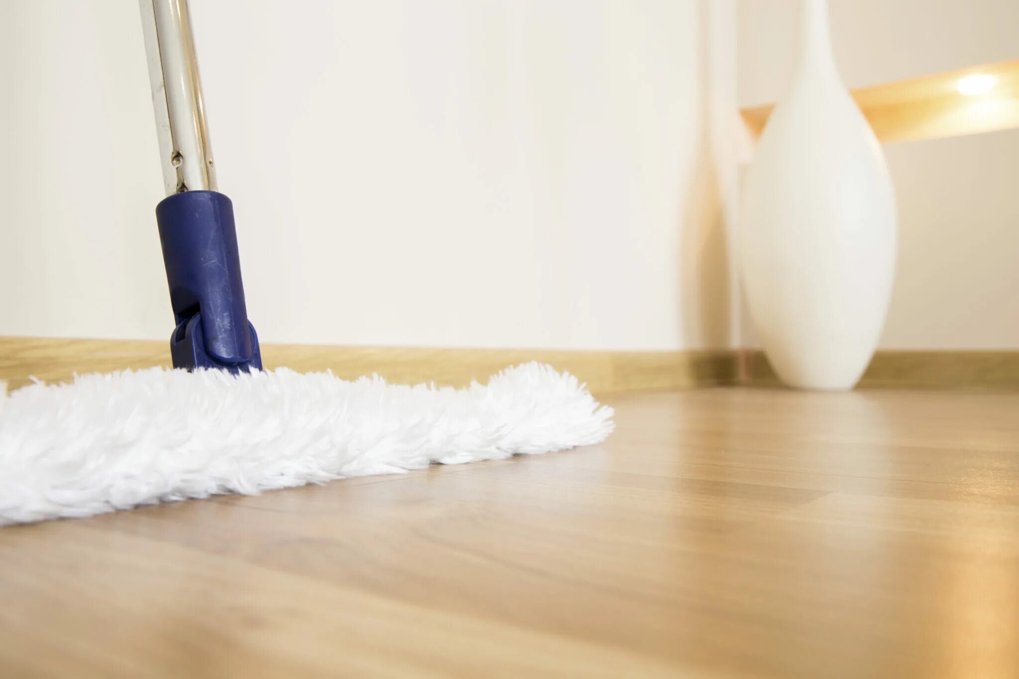 Уборка пола. Cleaning floor. Влажная уборка пола. Cleaning floor. Швабра для сухой уборки.