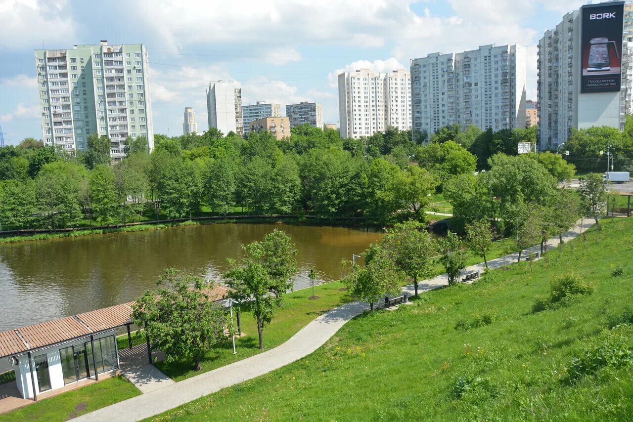 Сад левый берег. Парк в Ховрино Левобережный. Парк левобережье Москва. Пляж Левобережный Ховрино. Районы Левобережный и Ховрино.