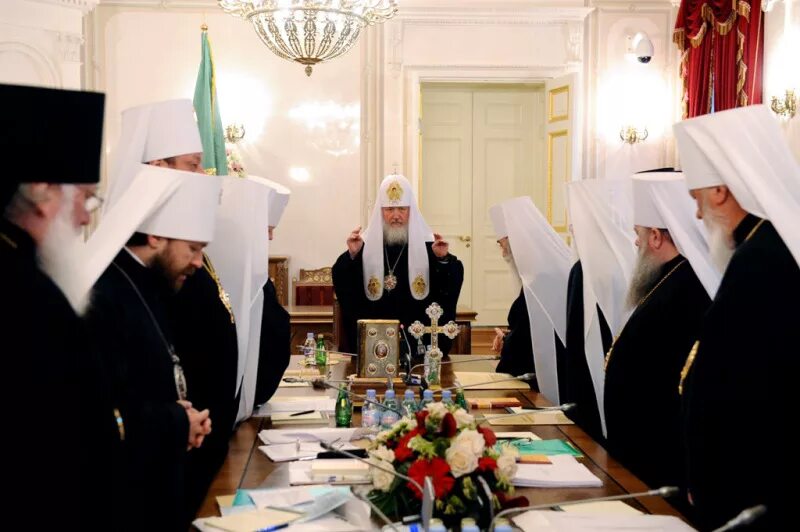 Члены священного синода рпц. Священный синод рпц 1992. Патриаршая служба. Заседание синода рпц 2021. Священный синод русской православной церкви.