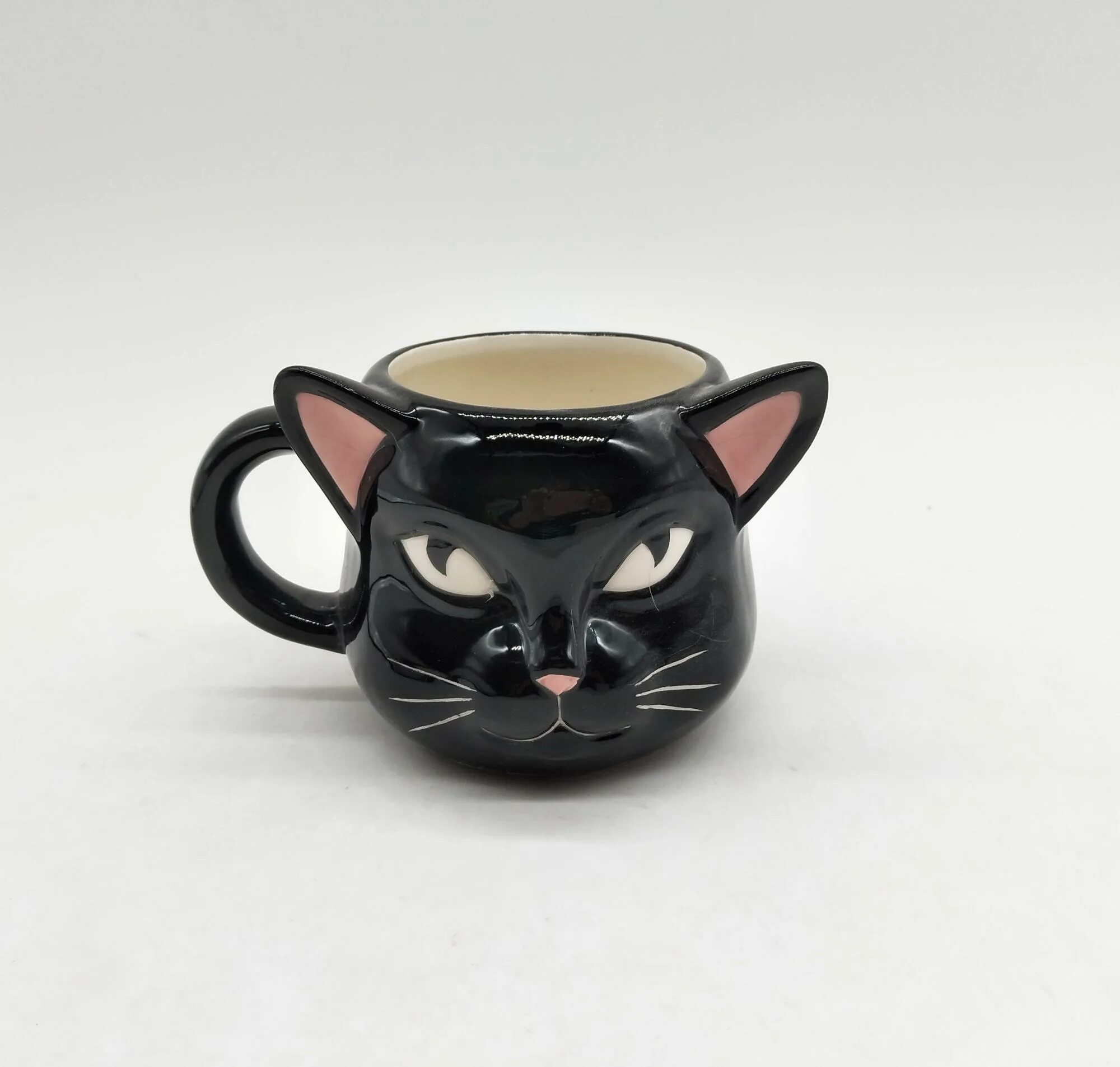 Керамическая кошка купить. Чашка кот керамика. Кружка в форме кота. Керамическая Кружка кот. Кружка с котом керамика.