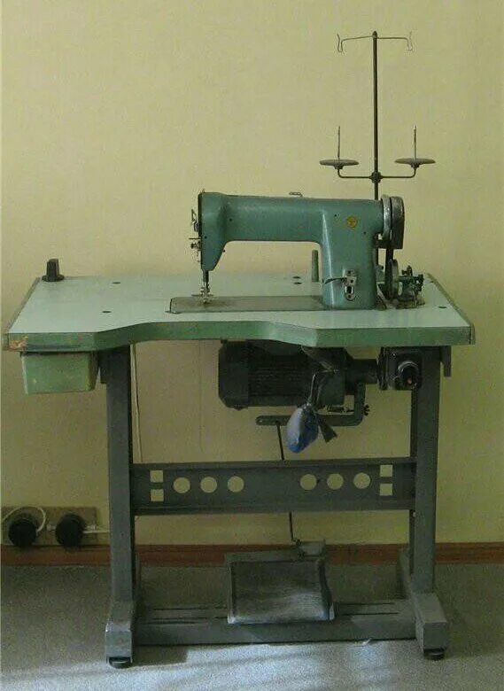 Купить класс бу на авито. Промышленная швейная машинка 97а. Швейная машина veritas 97 класса. Советская Промышленная швейная машинка 180173. Швейная машина Промышленная 1022 класс привод.