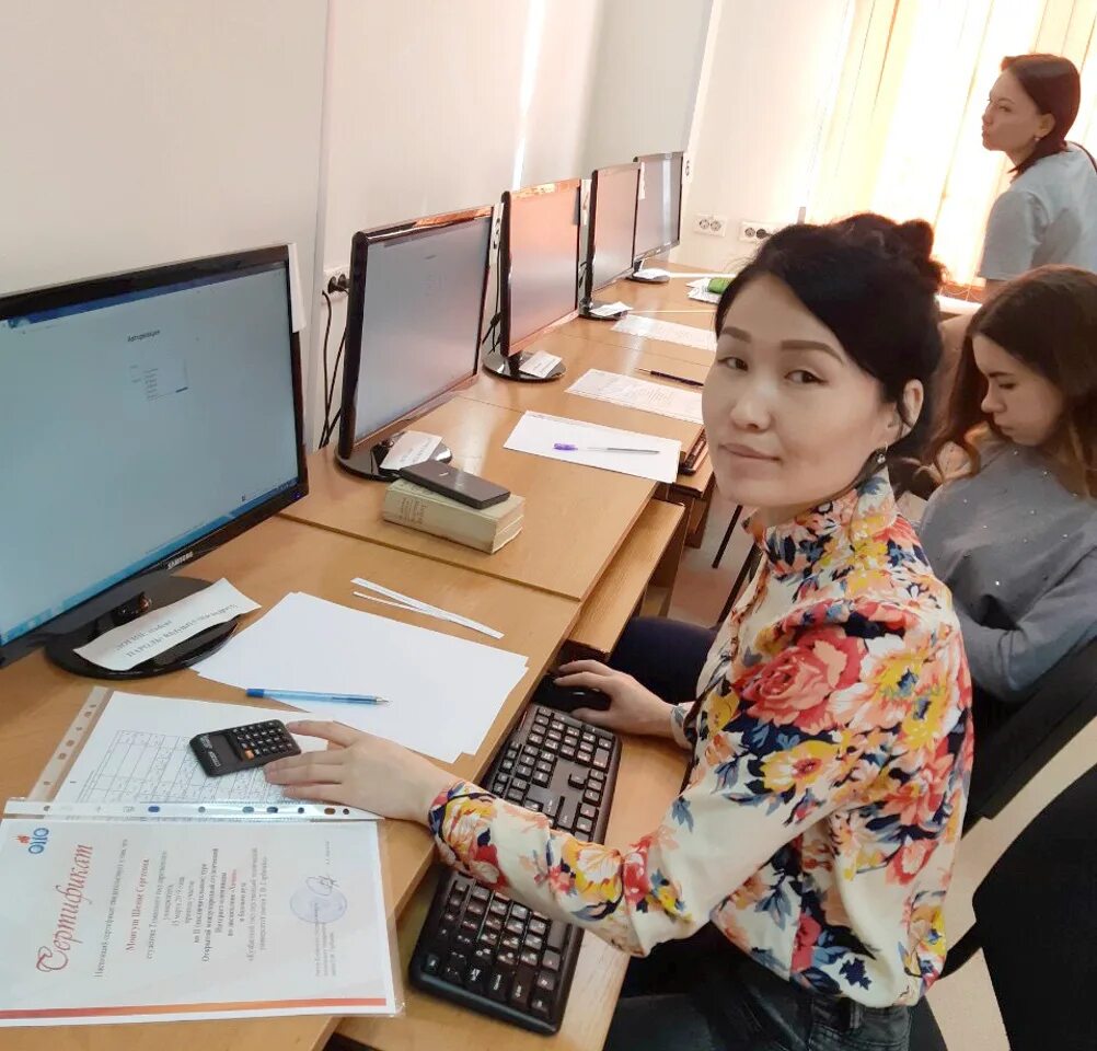 студент за учебой. университет ответы. библиотека. университет ответы. подросток за учебой.