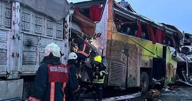 Дтп в турции вчера автобус фото В Турции столкнулись пассажирский автобус и грузовик, пострадали 18 человек Repo