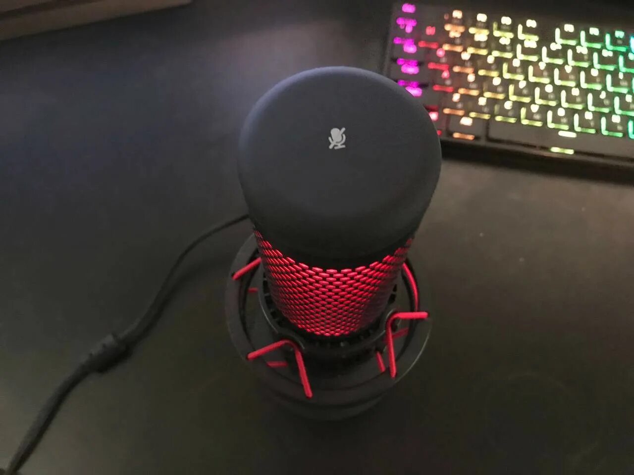 Hyperx quadcast gaming. Hyperx cloud cast микрофон. hyperx cloud cast s микрофон. микрофон игровой хайпер икс днс. микрофон от хайпер икс 5000.