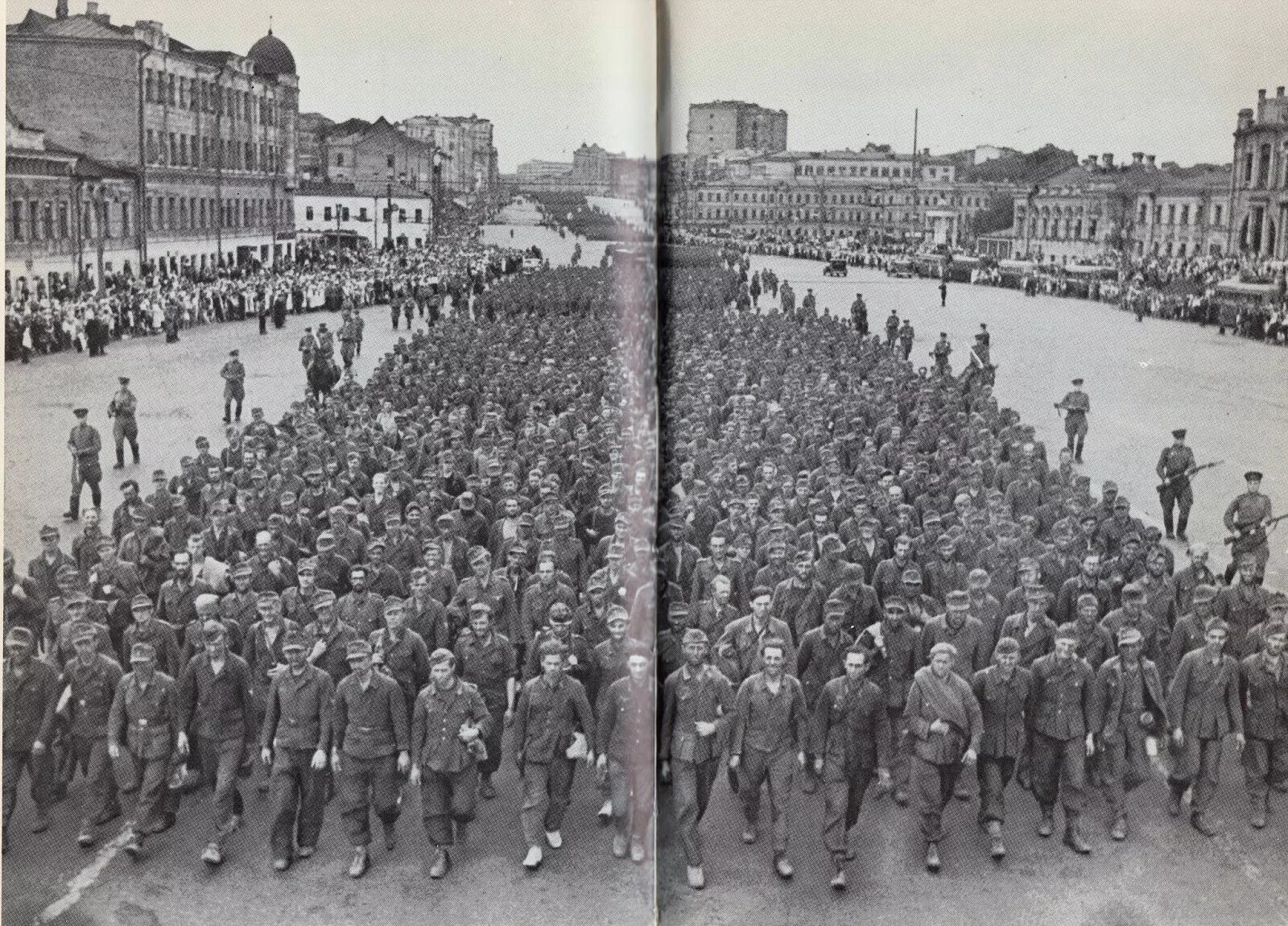 Парад военнопленных немцев в Москве 1944. Парад побежденных 17 июля 1944 года. Парад побежденных в Москве в 1944. Марш пленных немцев по Москве в 1944. В 1944 году генерал