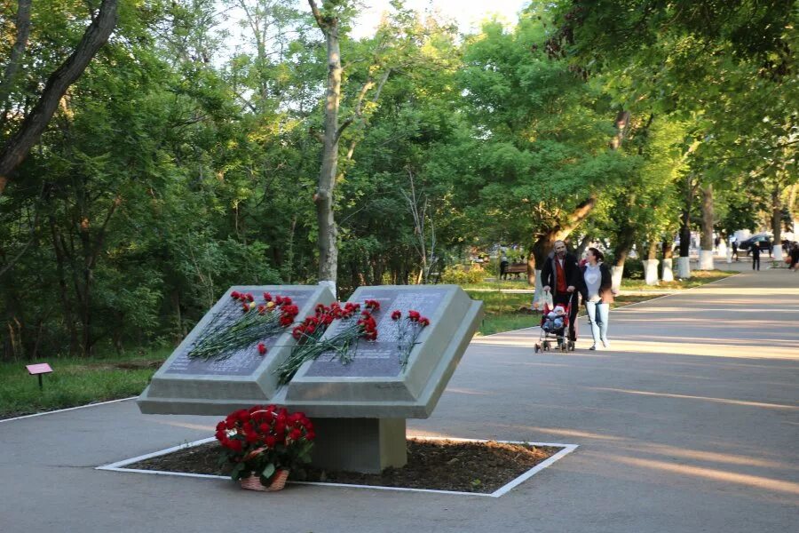 Сквер героям советского союза. Сквер героев советского союза севастополь. аллея героев севастополь. аллея героев советского союза. аллея героев советского союза псков.