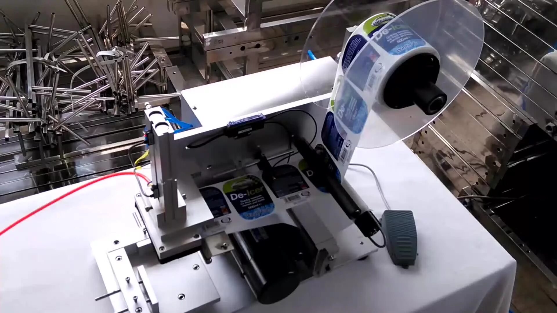 Flat machine. Этикетировщик для квадратной тары. Плющильная машина. Машина для сглаживания стекла. Equipment for product lines.