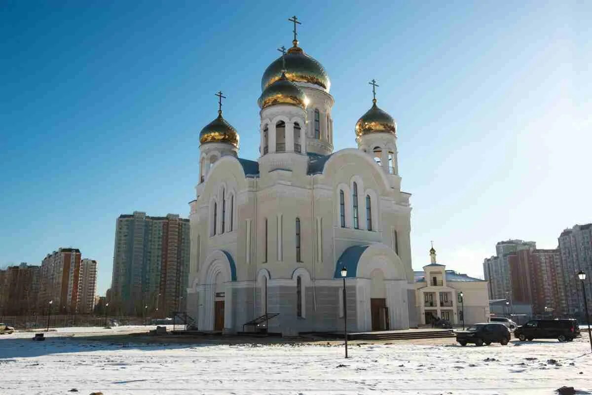 Храм Пресвятой Богородицы в Некрасовке. Храм Покрова в Некрасовке. Храм в новой Некрасовке. Храм в Некрасовке на Покровской.