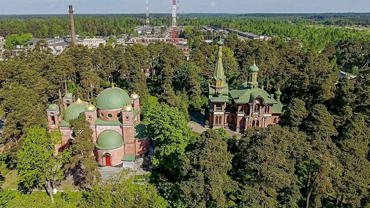 Погода приозерск ленинградская на неделю. Город Приозерск Ленинградская область. Приозерск центр города. Церковь Приозерск сверху. Приозёрск Ленинградской достопримечательности.