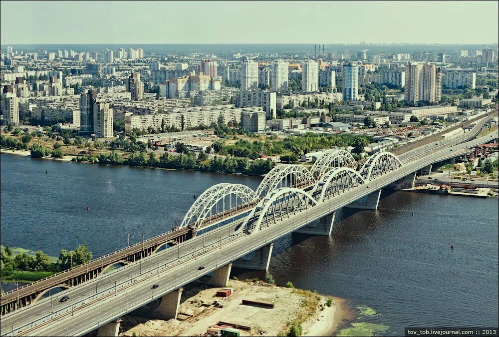 Сколько мостов в киеве через днепр. Дарницкий мост в киеве. дарницкий железнодорожно-автомобильный мост. дарницкий мост (киев) мосты киева. дарницкий железнодорожный мост через днепр в киеве.