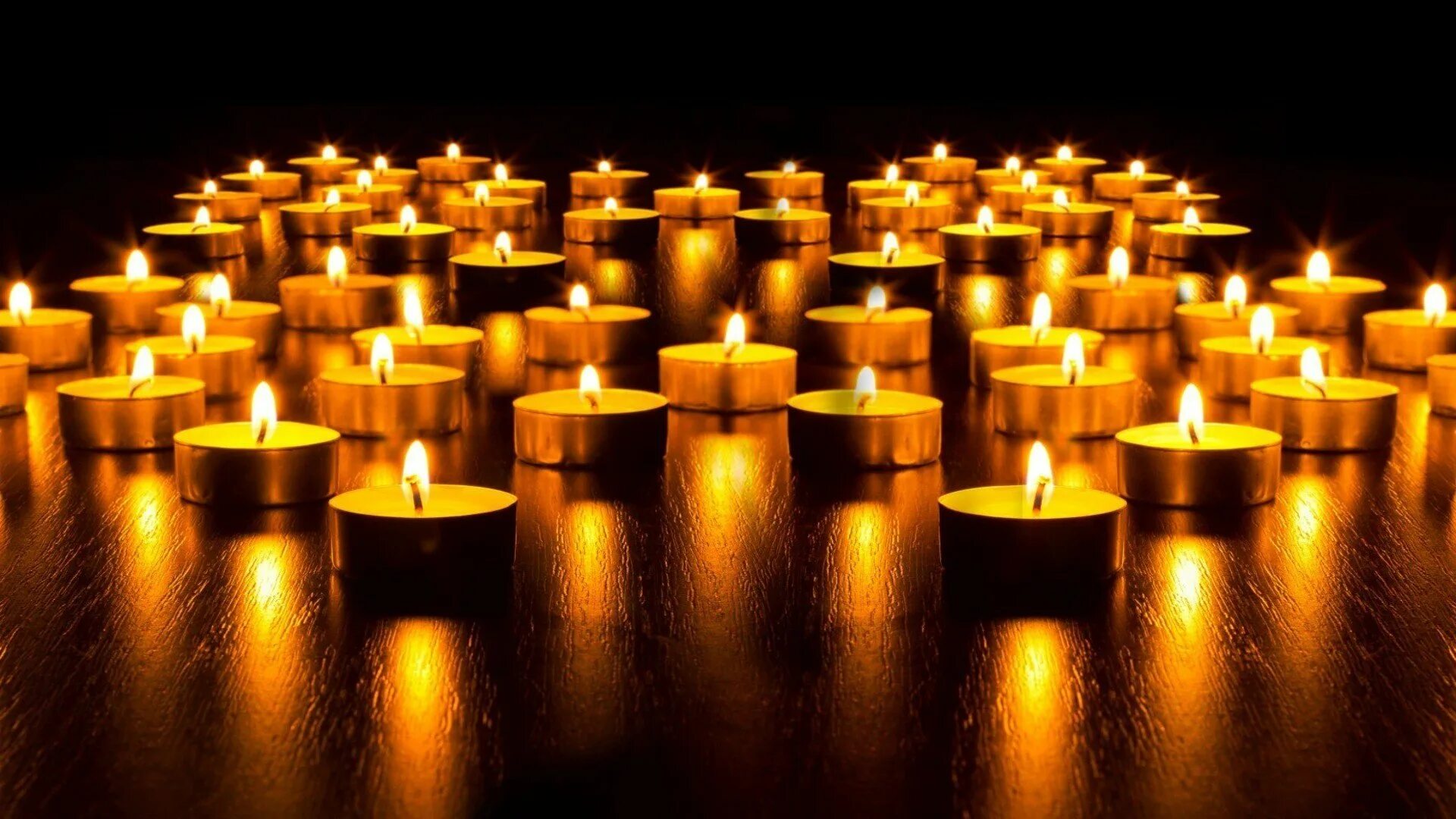 Зажгем свечи. Красивые свечи. Свечки горящие. Свеча памяти. Много свечей.