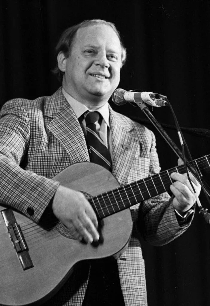 Юрий визбор (1934-1984). Юрий визбор бард. Юрий визбор. Авторская песня визбор. Юрий визбор в ялте ноябрь фото.