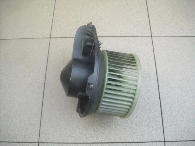 B5 passat вентилятор отопителя. Мотор отопителя фольксваген б2. Фольксваген т4 2. Моторчик печки б5. Мотор печки фольксваген пассат б5.