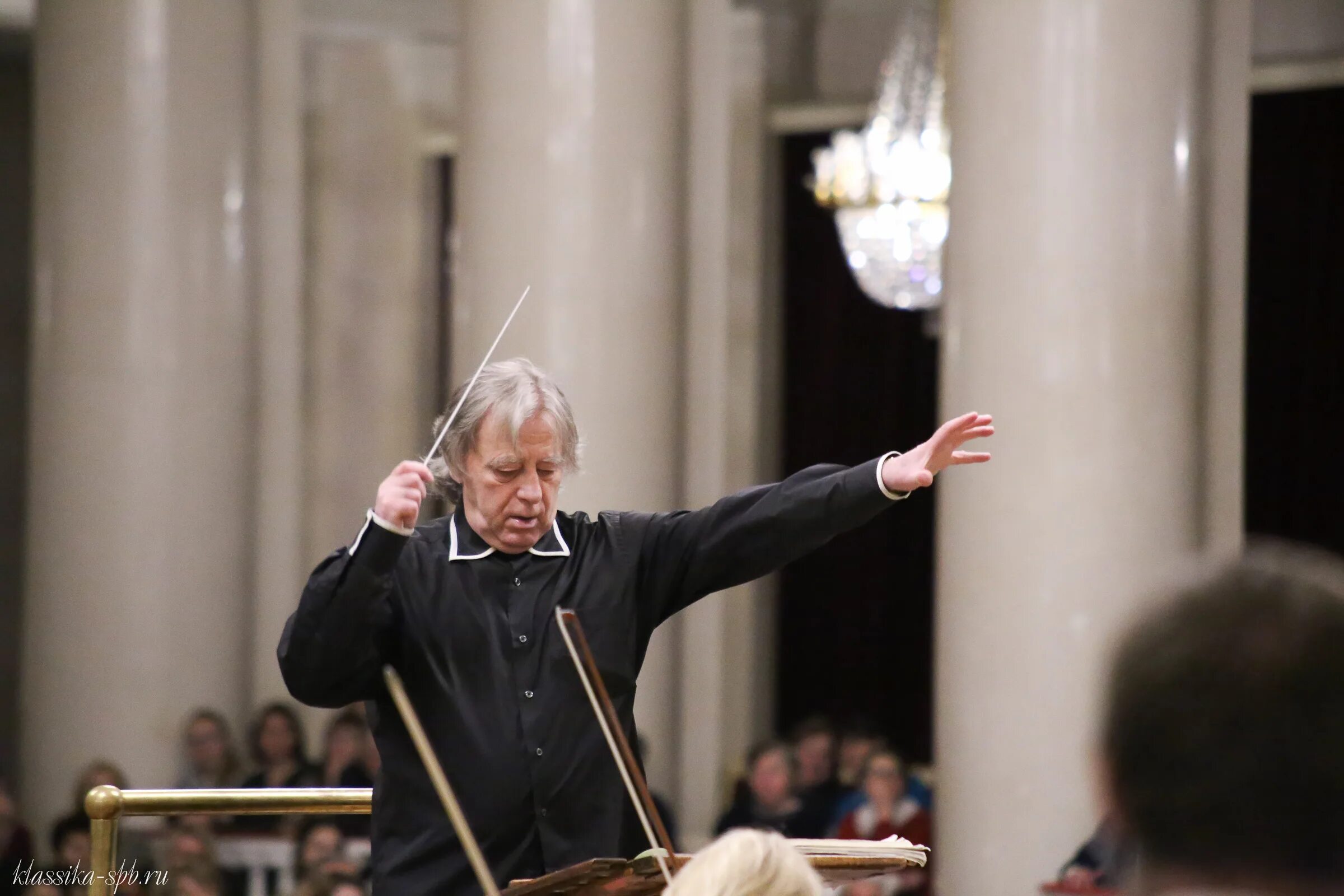 Симфонический оркестр классика под управлением александра канторова. Александр яковлевич канторов. Александр лазарев дирижер. Канторов дирижер. Дирижер канторов спб.