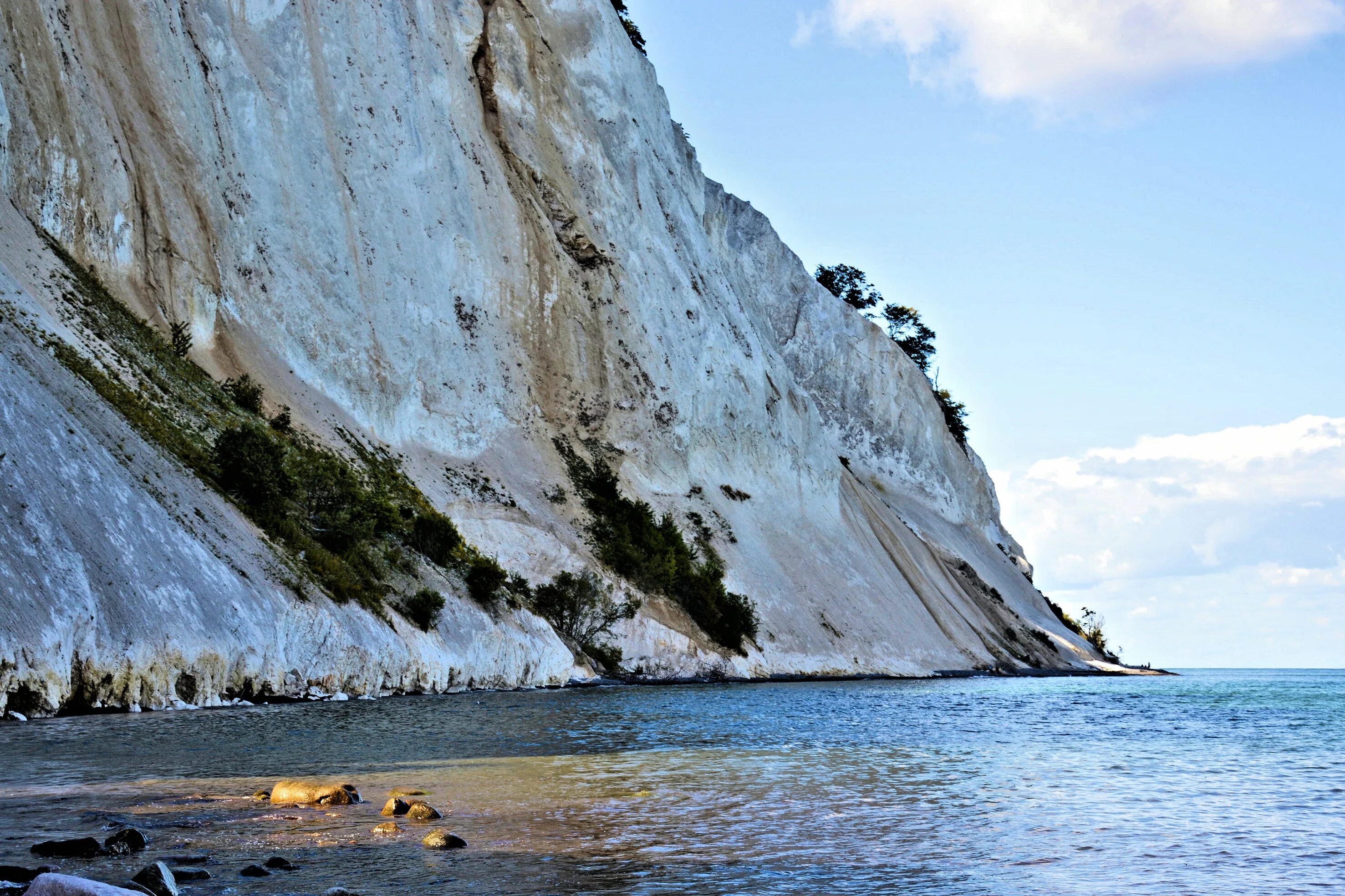 Белые клифы. Пляж белые скалы (White Cliffs) Абхазия. Скала Стевнс Клинт. Меловые утесы острова мён.