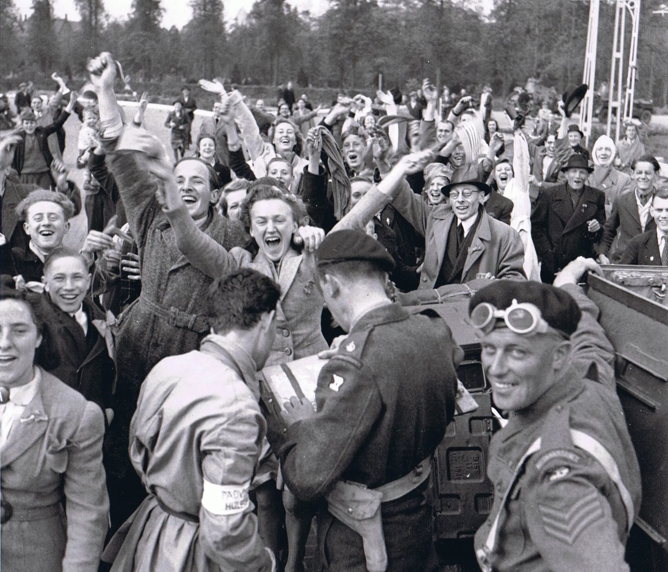 Празднование дня победы 1945. Ликование Победы 1945. Победы 2 второй мировой войны. Победа 9 мая 1945.