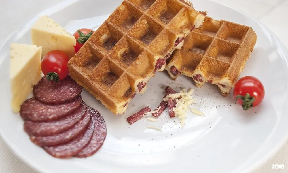 вафли с фаршем. Lambic вафли бельгийские. брюссельские вафли с мясной начинкой. вафли с сиропом. мясные вафли.