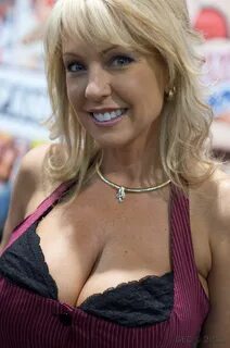 Файл:Alysha Morgan AVN 2011 2.jpg — Википедия.