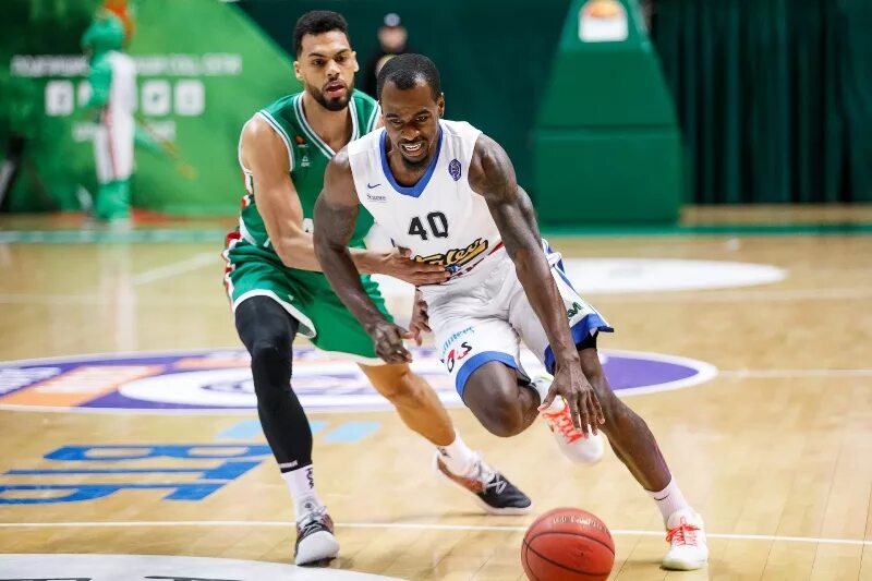 Форум форварда. Форум форварда. Ласина траоре шахтер. Форвард таранного типа в футболе. Forward экипировка сборной.