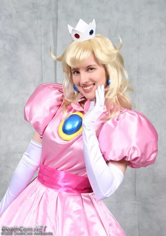 Принцесса пич косплей. @sugar peach cosplay. Платье у принцессы пич. Принцесса пич и марио косплей. Косплеерша peachmilky.