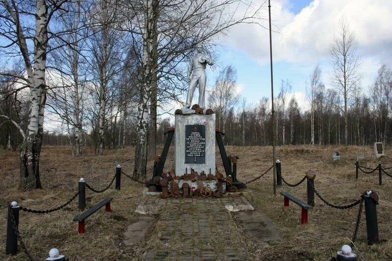 Погода ленинградской обл кировский район. Скорбящий матрос Тортолово. Погостье Мгинский район Ленинградской области. Ленинградская область Кировский район деревня Тортолово. Мгинский район Ленинградская область памятник.