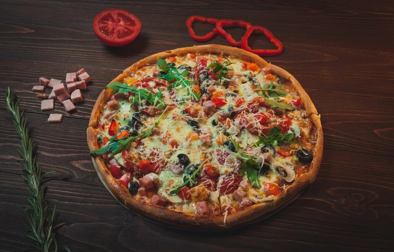 Пиццерия слово. "Пицца". Красивая пицца. Еда пицца. Итальянская кухня пицца.