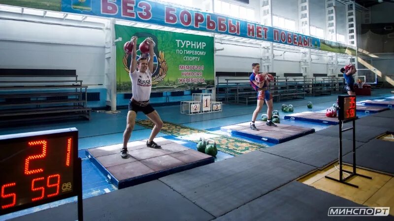 Гиревики татарстана. Гиревик силач. Турнир по гиревому спорту. 2011. Рывок гири соревнования.