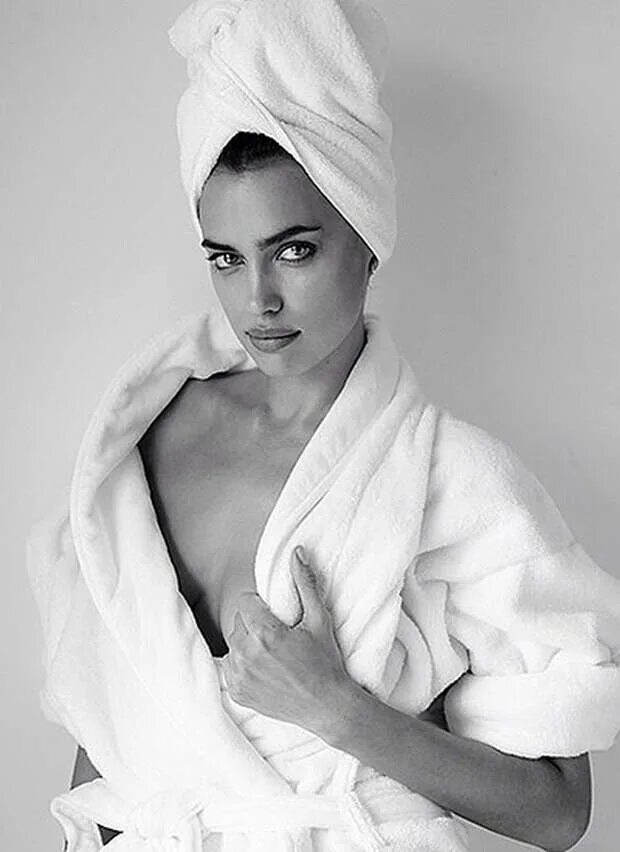 В полотенце 18. Марио Тестино Towel Series. Mario Testino Irina Shayk. Марио Тестино фото. Марио Тестино полотенце.