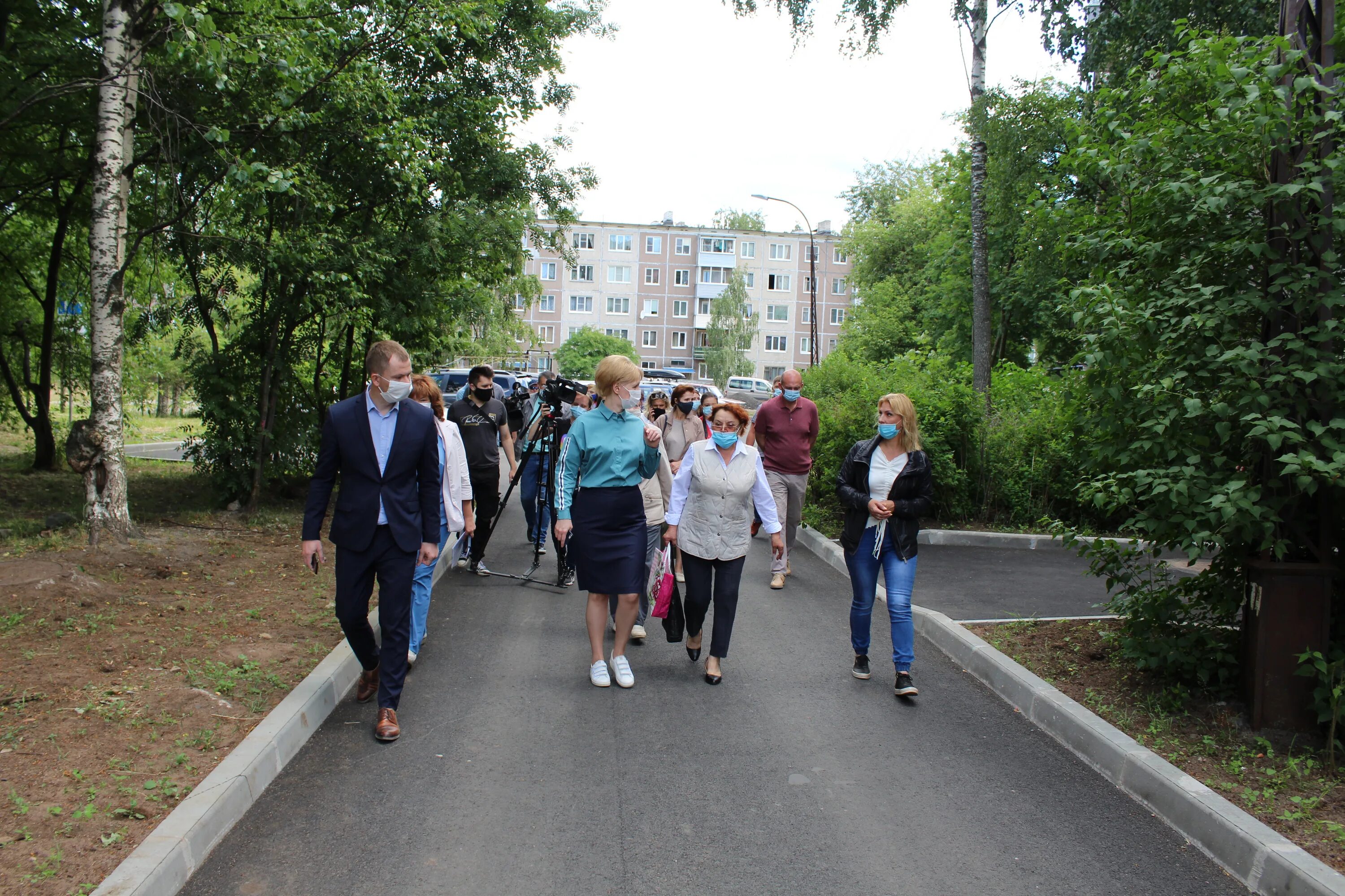 Комфортная городская среда петрозаводск. Благоустройство придомовой территории Петрозаводск. Придомовая территория Петрозаводск.