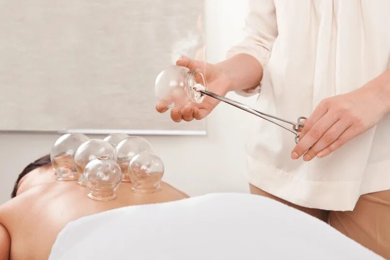 Правильное расположение банок на спине Merkaba Rehabilitation and Development Center, massage salon, Kaluga, Karla Libk
